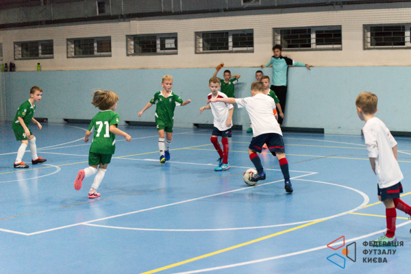 Чемпіон Дарницька площа 18' - ДЮСШ Дарниця 18'