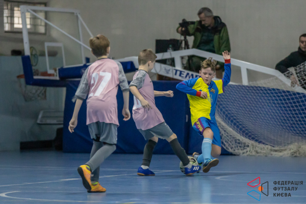 КДЮСШ Переможець-2 15' - URAGAN BRO 15'