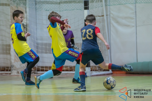 Чемпіон Дарницька площа 15' - URAGAN BRO 15'