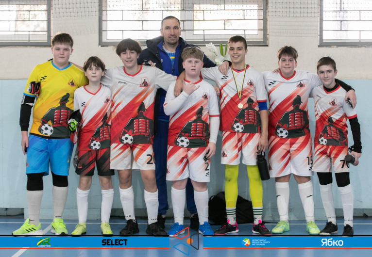 URAGAN BRO 12' - Дніпровський Князь 12'